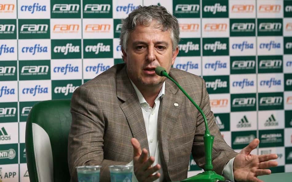 Ex-presidente do Palmeiras ironiza John Textor por acusações de arbitragem: '1º de abril!'