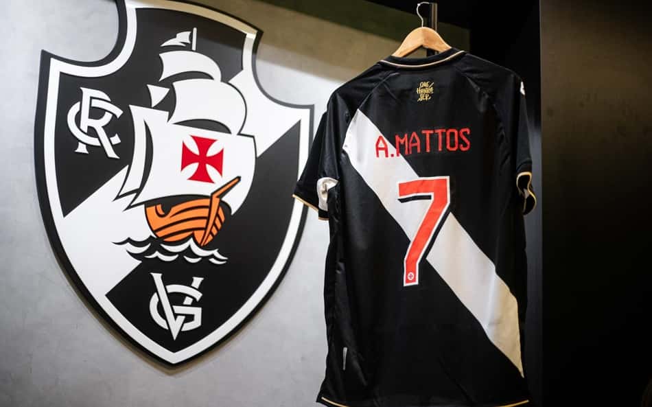 Torcedores do Vasco criticam trabalho de ex-diretor de futebol: 'Parabéns Alexandre Mattos'