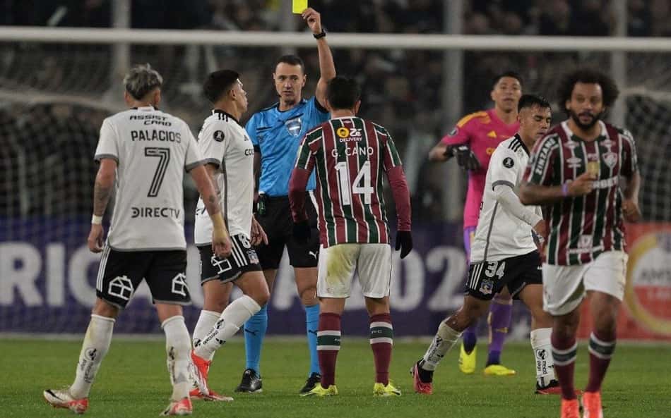 Torcedores do Fluminense detonam arbitragem de Wilmar Roldán: 'Pra sair de camburão'