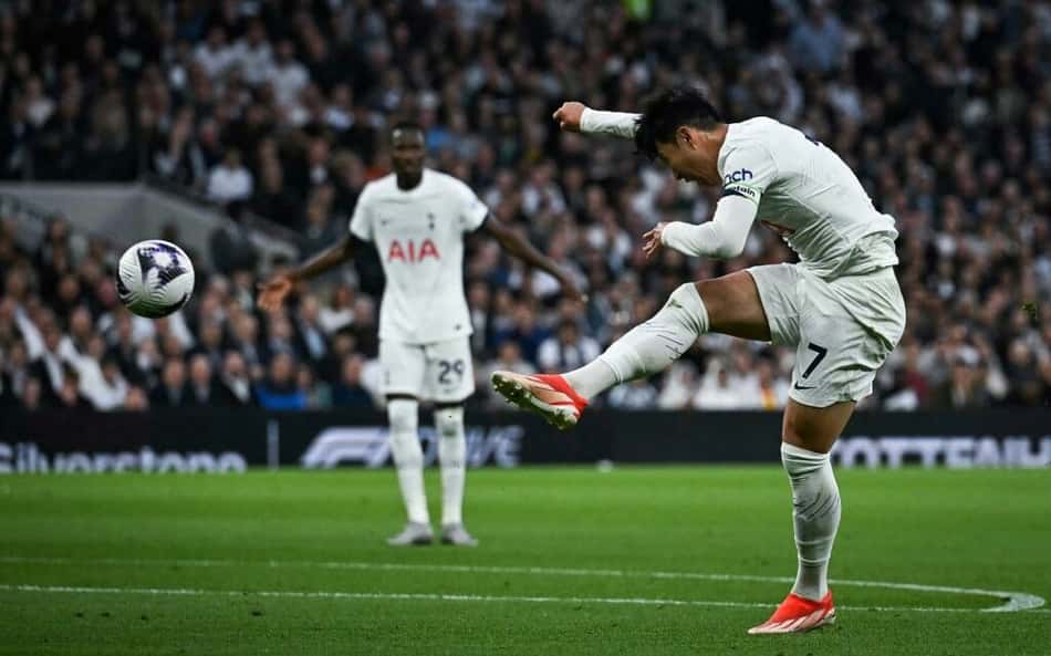Herói do título do City? Torcedores ironizam gol perdido por Son; veja o lance