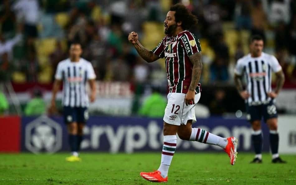 Torcedores do Fluminense exaltam Marcelo após golaço no Alianza Lima: 'Senhor Libertadores'