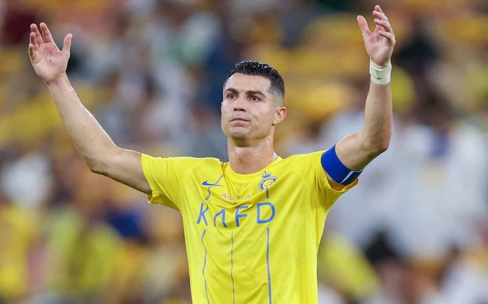 Cristiano Ronaldo cai no choro após vice e internautas reagem: 'Ninguém ama o futebol como ele'