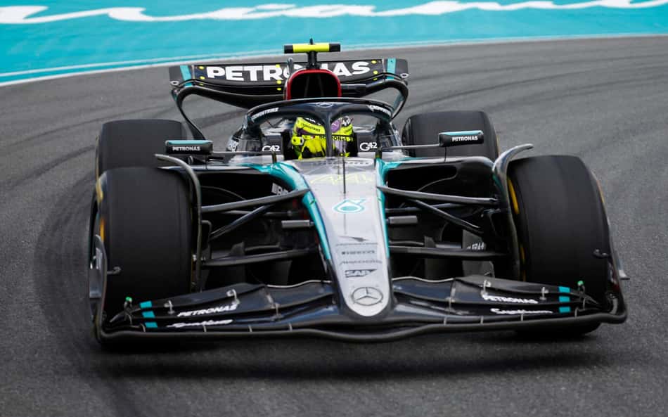 Hamilton diz que "existe para vencer" e "já está farto" de momento da Mercedes