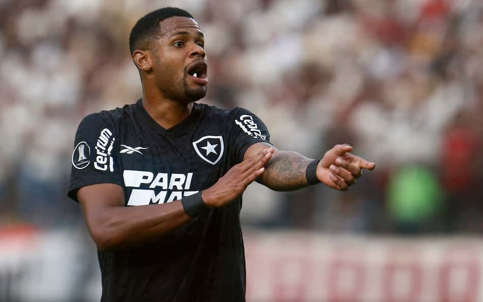 Torcedores do Botafogo se revoltam: 'Marcariam esse pênalti se fosse contra?'