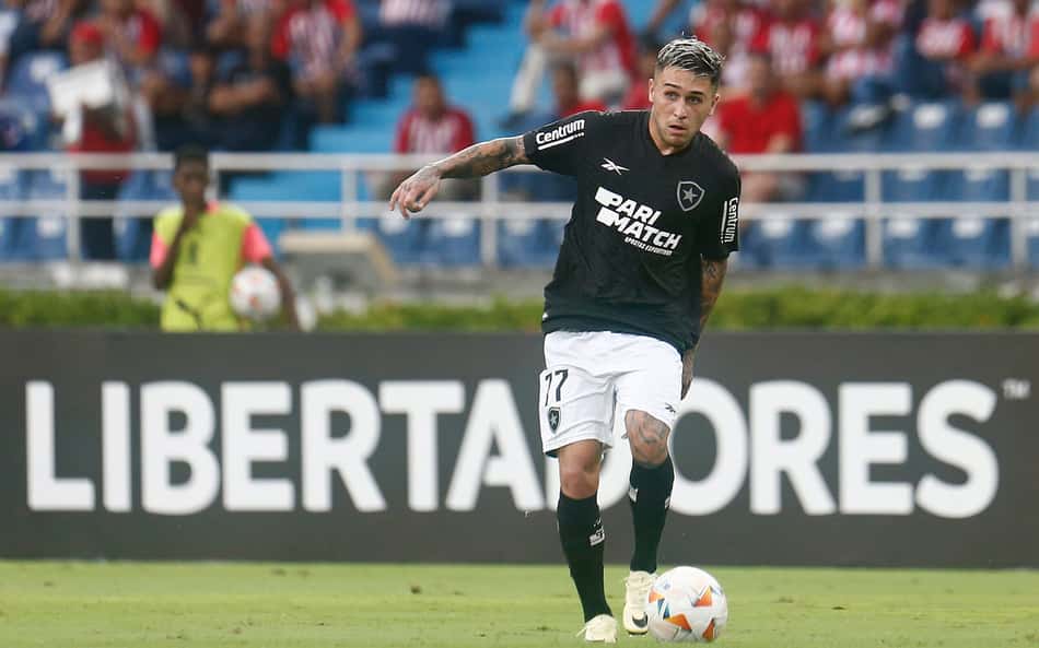 Torcedores do Botafogo após expulsão de Diego Hernández: 'Pode rescindir'