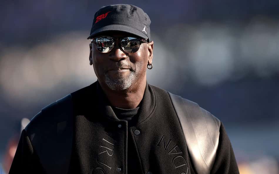 Michael Jordan realiza importante sonho e vai às lágrimas