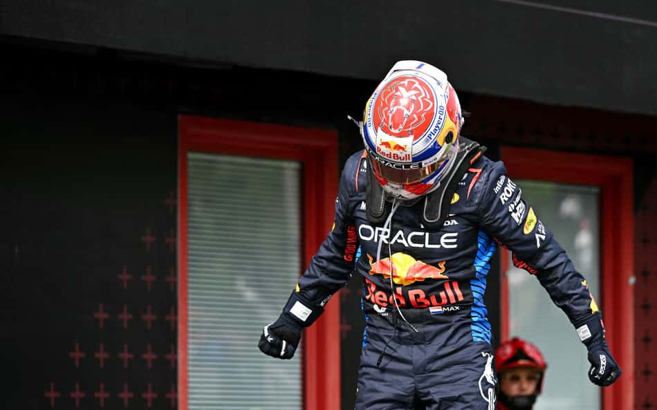 Verstappen diz que deixou Ímola 'quebrado' e culpa saltos: 'Costas doíam desde volta 20'