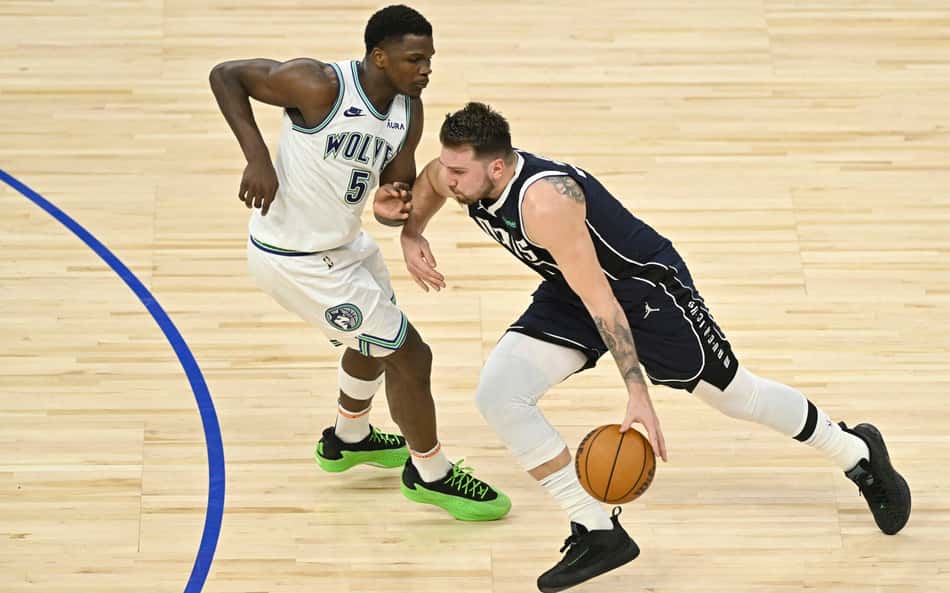 Em jogo acirrado, Dallas Mavericks sai na frente contra o Minnesota Timberwolves pelos playoffs da NBA