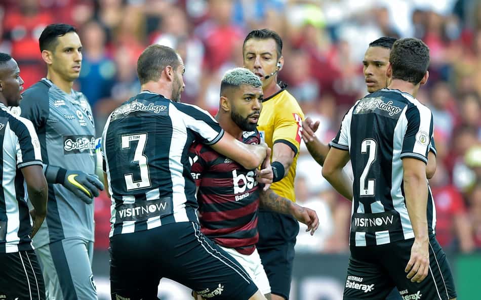 Em quais times brasileiros Gabigol teria vaga? Jornalistas cravam que 'seria reserva no Botafogo'