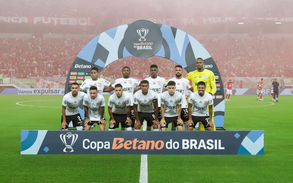 Torcedores elegem herói da vitória do Corinthians: 'Melhor do Brasil'