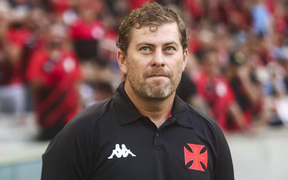 Com 2024 pior do que 2023, Vasco tem missão de definir novo técnico com urgência e evitar mais um Brasileirão melancólico