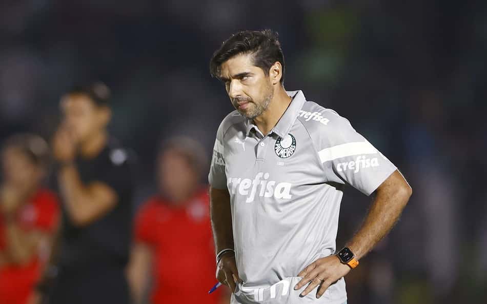 Torcedores detonam Abel Ferreira em empate do Palmeiras contra o San Lorenzo