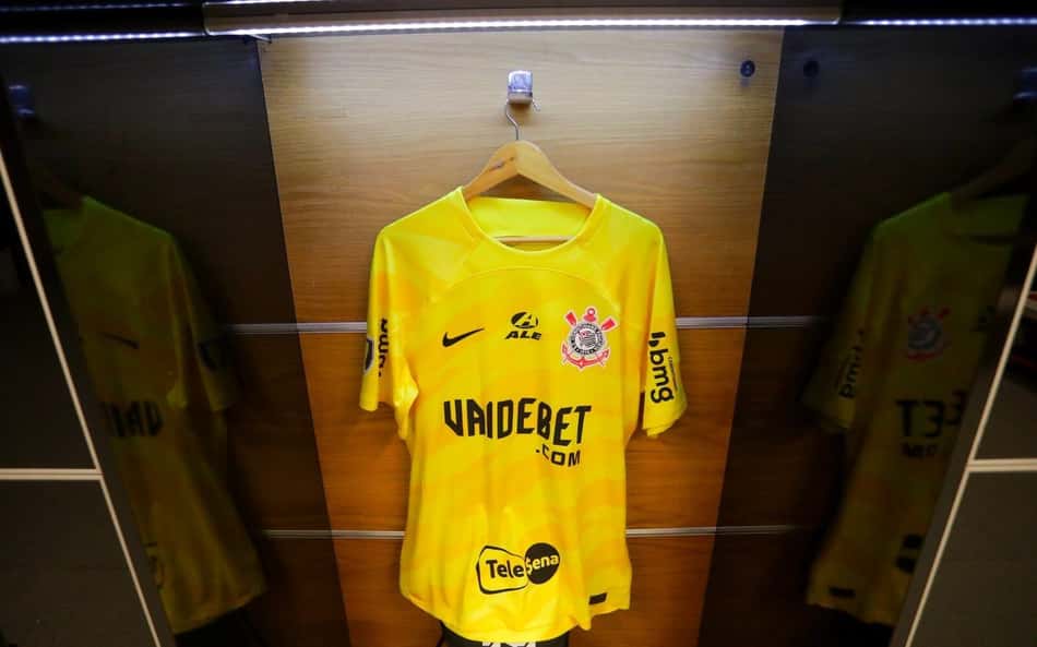 Denúncias e falas de Augusto Melo explodem suspeitas de 'fogo amigo' no Corinthians