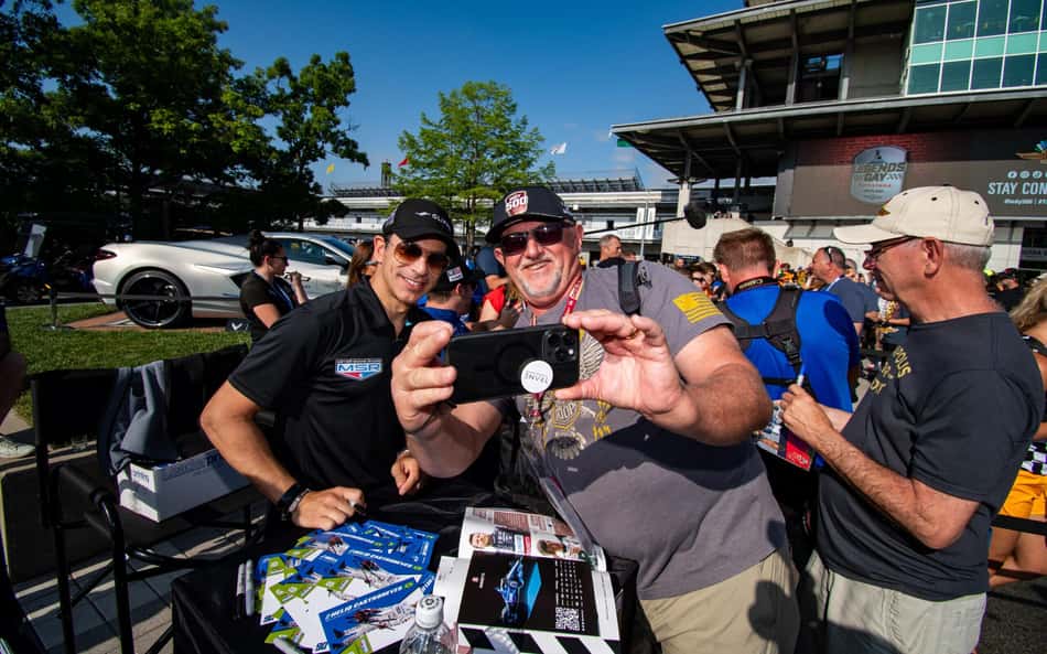 Papo com Helio Castroneves: Era para ser uma corrida, mas agora são três