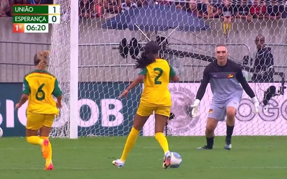 Golaço da cantora Ludmilla em 'Futebol Solidário' chama atenção: 'Devia ter oportunidade na Seleção'