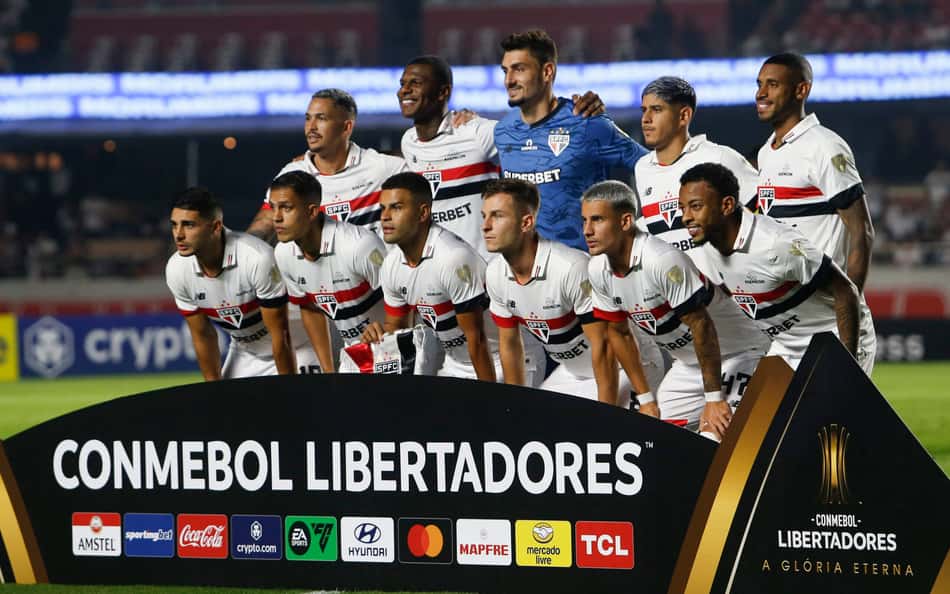Torcedores detonam atuação de meia do São Paulo: 'Comum da bola'