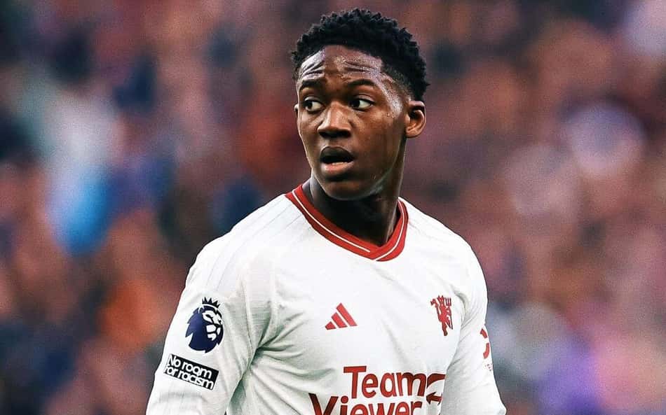Lenda do Manchester United rasga elogios a Mainoo: 'Dez vezes mais jogador que eu'