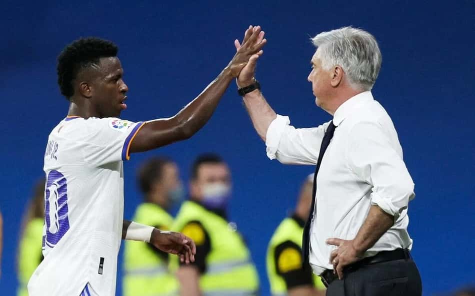 Ancelotti rasga elogios a Vini Jr e destaca evolução: 'Trabalho muito bem feito'