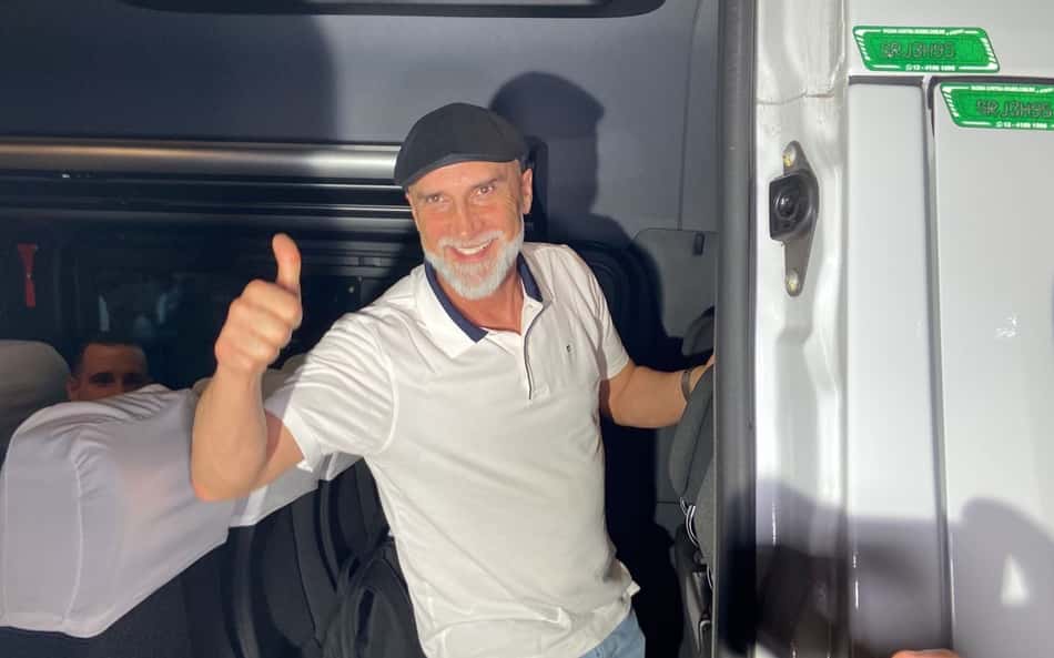 Álvaro Pacheco chega ao Rio para assumir o Vasco: 'Voltar aos títulos'