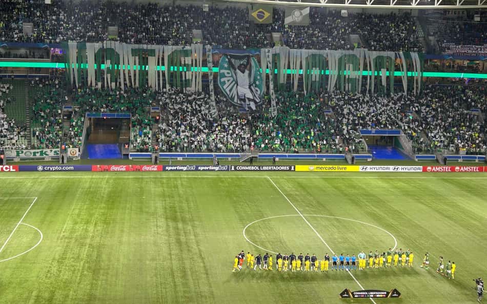 Narrador compara torcida do Palmeiras à 'plateia de teatro', e assunto viraliza na web