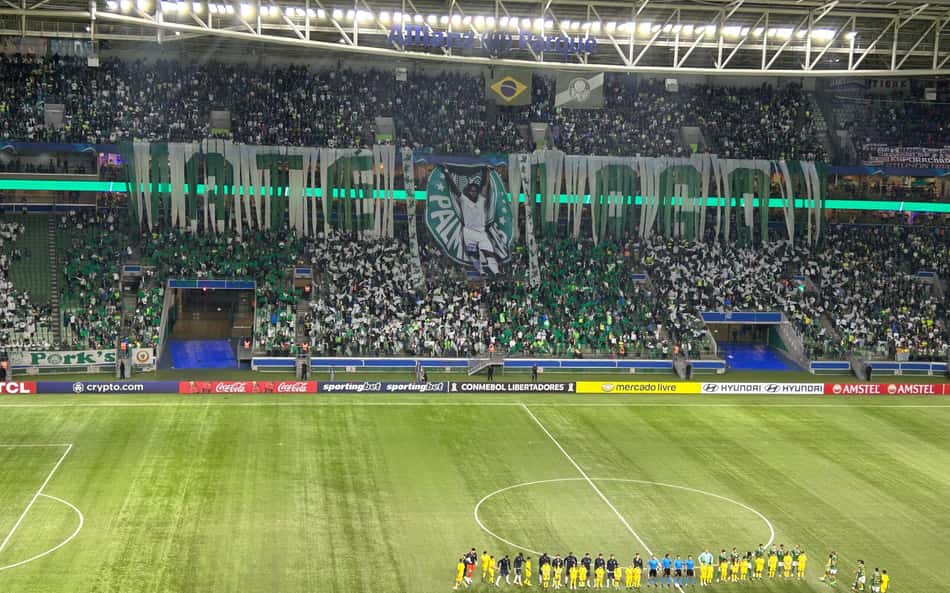 Torcedores do Palmeiras se emocionam com mosaico para Endrick: 'Ídolo'
