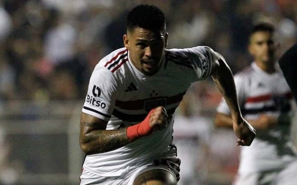 Jornalista critica Luciano por atitude em Cobresal x São Paulo: 'Lance displicente'