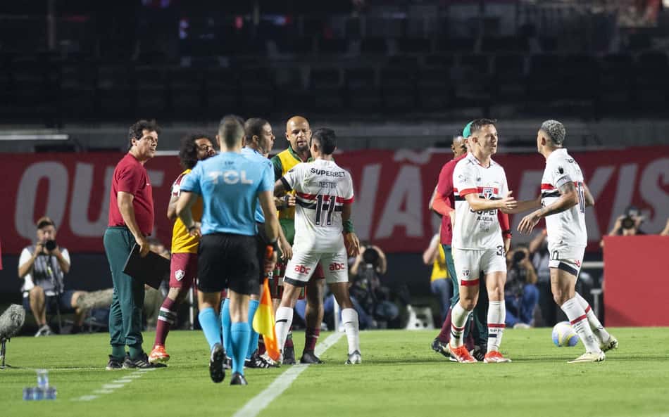 São Paulo x Fluminense: VAR flagra discussão entre Luciano e Diniz; veja análise