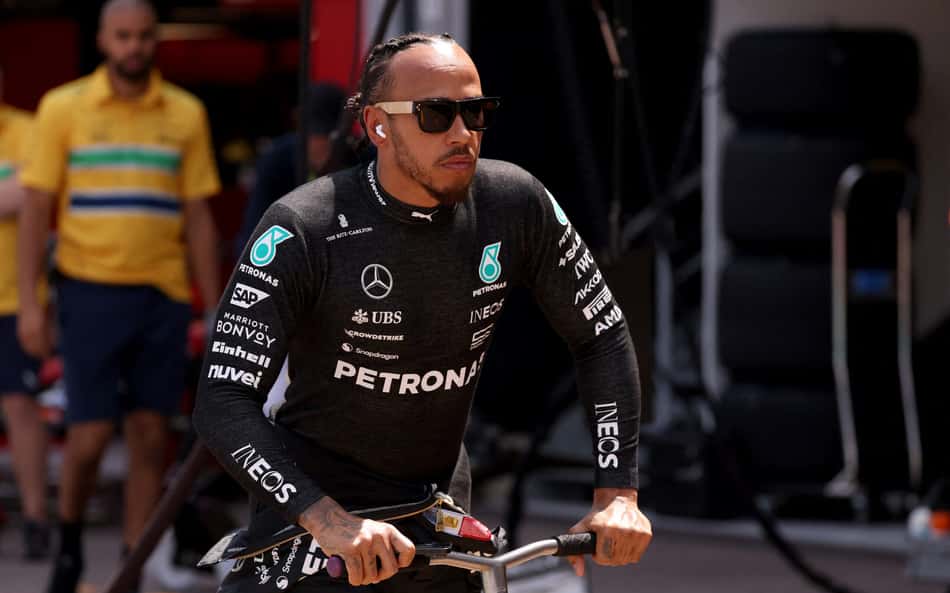 Hamilton diz que redução de peso dos carros da F1 2026 é insuficiente: 'Ainda está pesado'