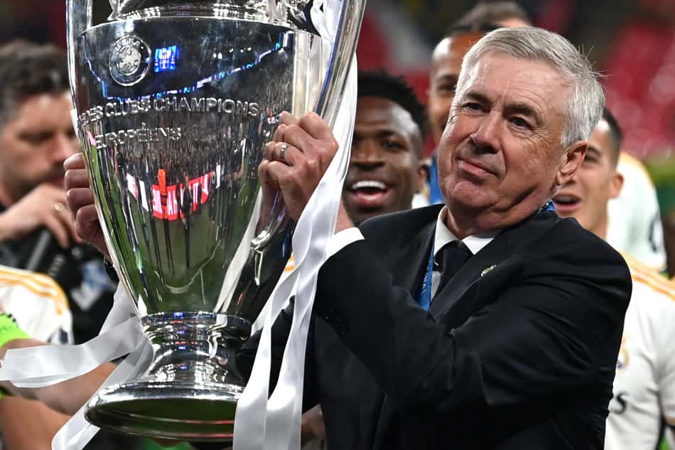 Carlo Ancelotti conquistou a Champions League pelo Real Madrid nas temporadas 2013-14, 2021-22 e 2023-24 e agora se aproxima da Seleção Brasileira (Foto: Glyn KIRK /AFP)