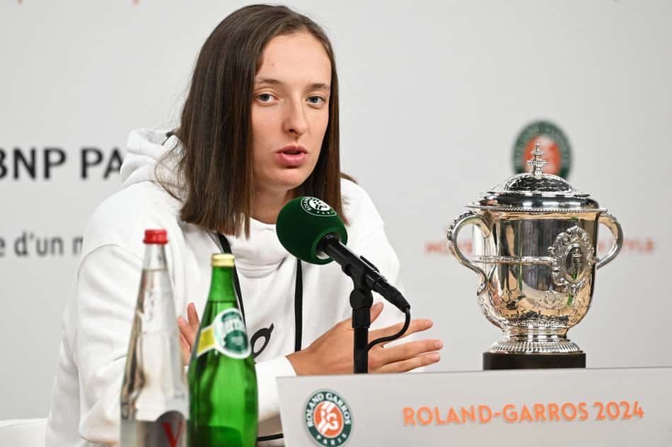 Swiatek comemora conquista após trajetória 'surreal' em Roland Garros: 'Significa muito'