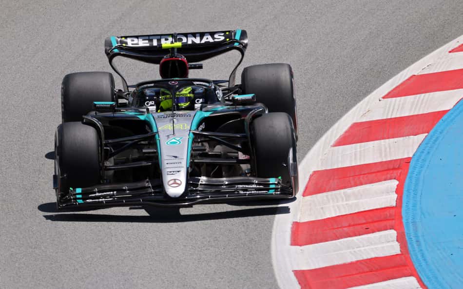 F1: Hamilton vê W15 'ótimo', mas teme 'pista muito quente' para pneus no GP da Espanha