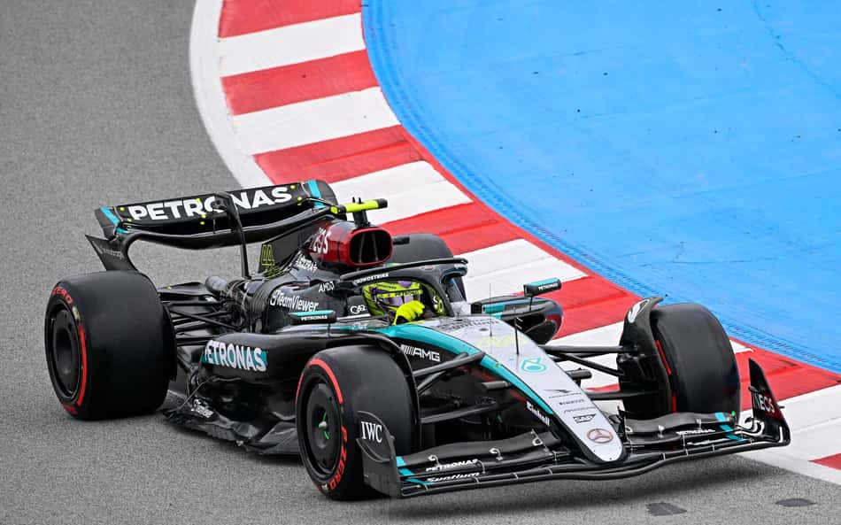 Hamilton confessa surpresa por briga por pole na Espanha, mas diz: 'Estamos chegando'