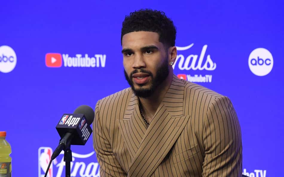 Jayson Tatum dispara sobre suas atuações nas finais da NBA: 'Por que eu colocaria meu ego na frente disso?'