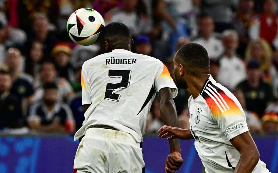 Rüdiger protagoniza lance bizarro na Euro e torcedores enlouquecem na web: 'Golaço contra'