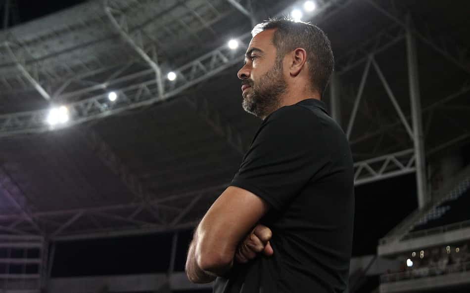 Artur Jorge elogia postura do Botafogo em virada contra o RB Bragantino: 'Equipe que não desiste'