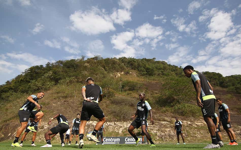 Botafogo conta com a volta de cinco jogadores para o clássico contra o Vasco