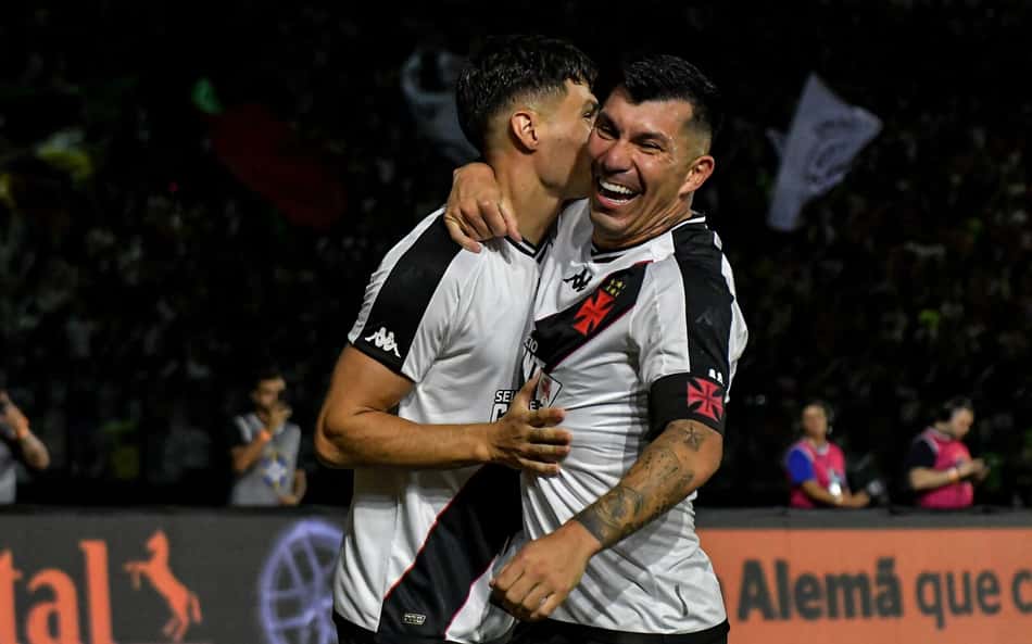 Torcedores do Vasco mandam recado sobre Galdames: 'Vende para o Boca e pede para o Medel ajudar'