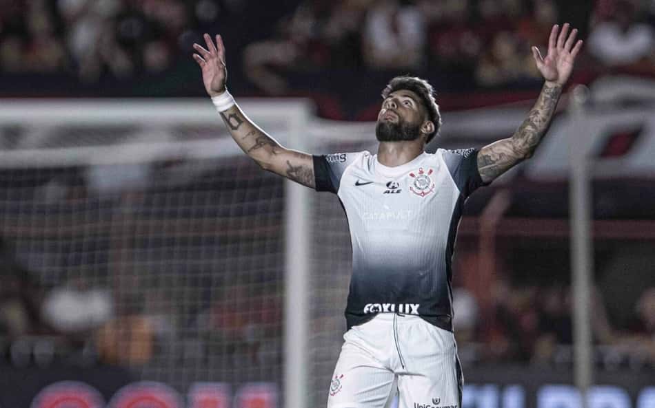 António Oliveira realiza mudanças na escalação em partida que marca despedida no Corinthians