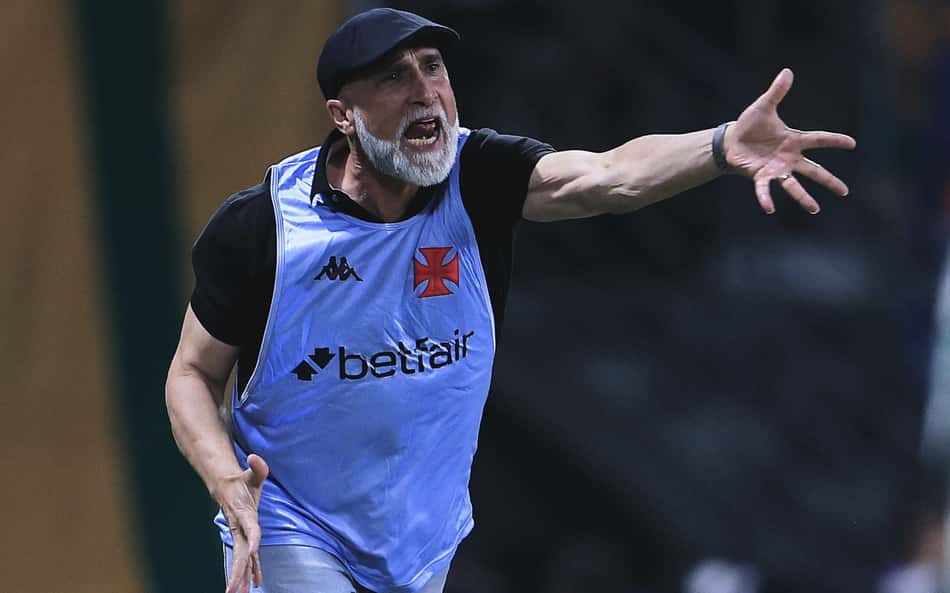 Álvaro Pacheco enxerga evolução no Vasco após derrota para o Palmeiras: 'Equipe mais consistente'