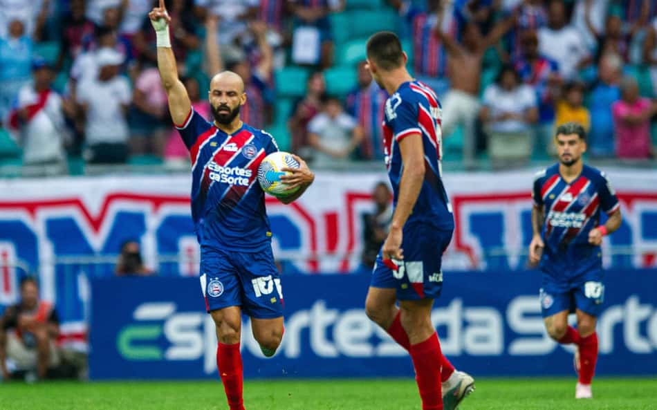 Bahia aproveita expulsão, vira e goleia o Cruzeiro pelo Brasileirão