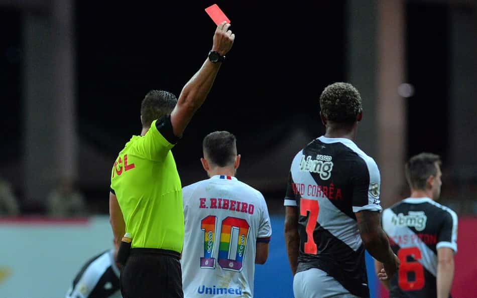 ANÁLISE: Vasco compete contra o Bahia, mas expulsão complica planos para pontuar em Salvador