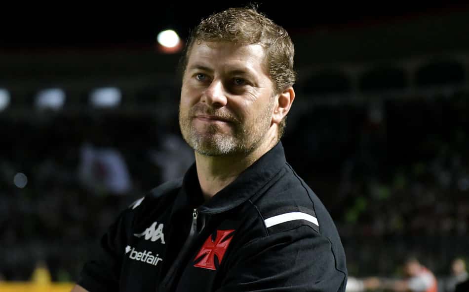 Comentarista critica decisão do técnico do Vasco contra o Botafogo: 'Inexplicável'