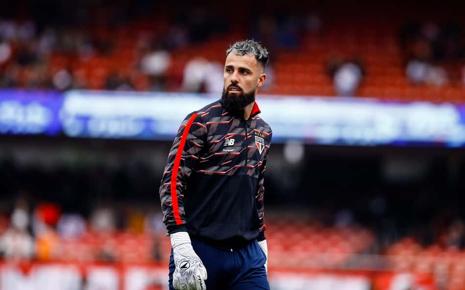 Torcedores do São Paulo não poupam Jandrei em vitória: 'Todo jogo é certeza de gol'