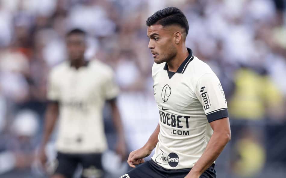 Fausto Vera fica fora de treinamento e se aproxima de acerto com novo clube