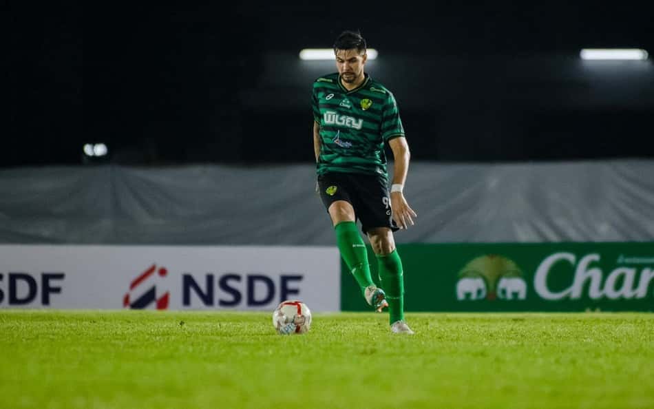 Após experiência no futebol exterior, Léo Santos, ex-Cruzeiro, aguarda novos desafios