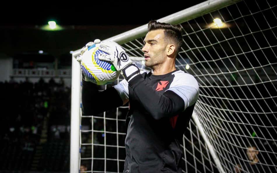 Web coloca a culpa em Léo Jardim no gol do São Paulo: 'Braço de dinossauro'