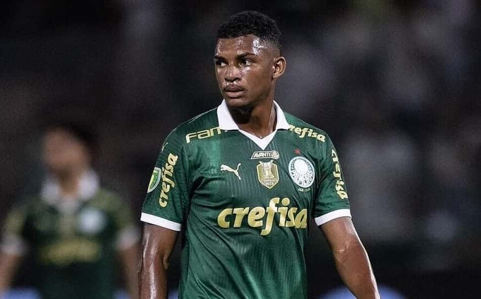 Luís Guilherme, do Palmeiras, chega a Londres para ser anunciado por time da Premier League