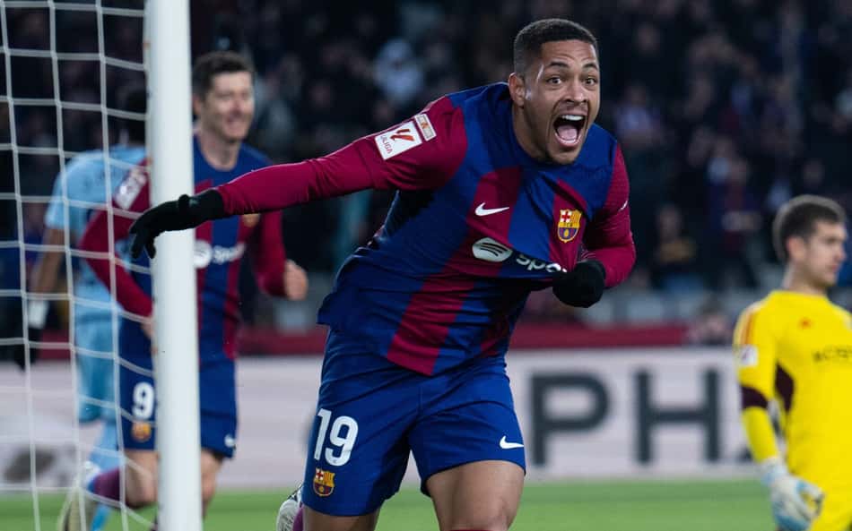 Vitor Roque, do Barcelona, desperta interesse em clube italiano