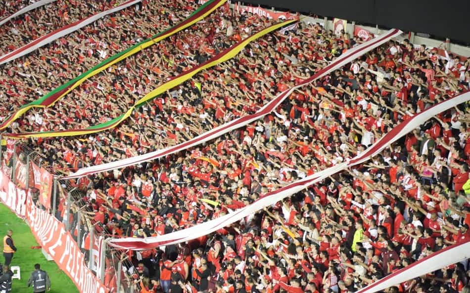 Com direito a 'Mar Vermelho' em Caxias, Inter vence o Delfín e avança na Copa Sul-Americana