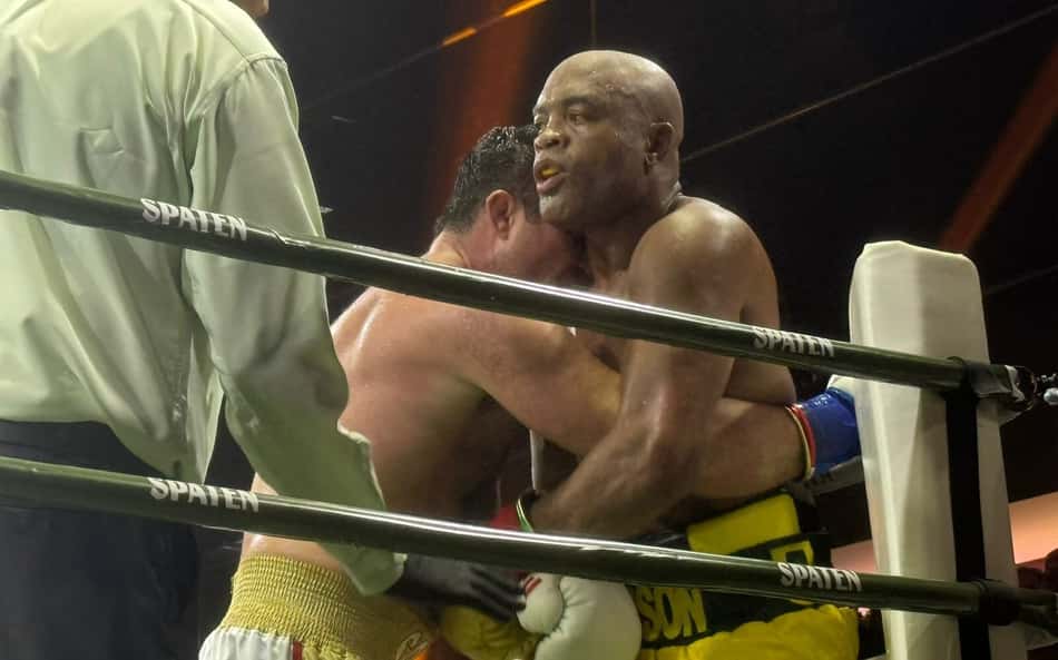 Web detona luta de Anderson Silva com Chael Sonnen: 'Teve mais porrada no jogo do Fluminense'